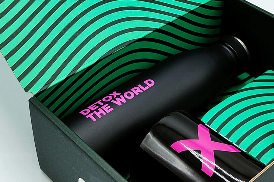 Kit di benvenuto personalizzato da Vipitalia per CampusX con borraccia, tazza e quaderno brandizzati